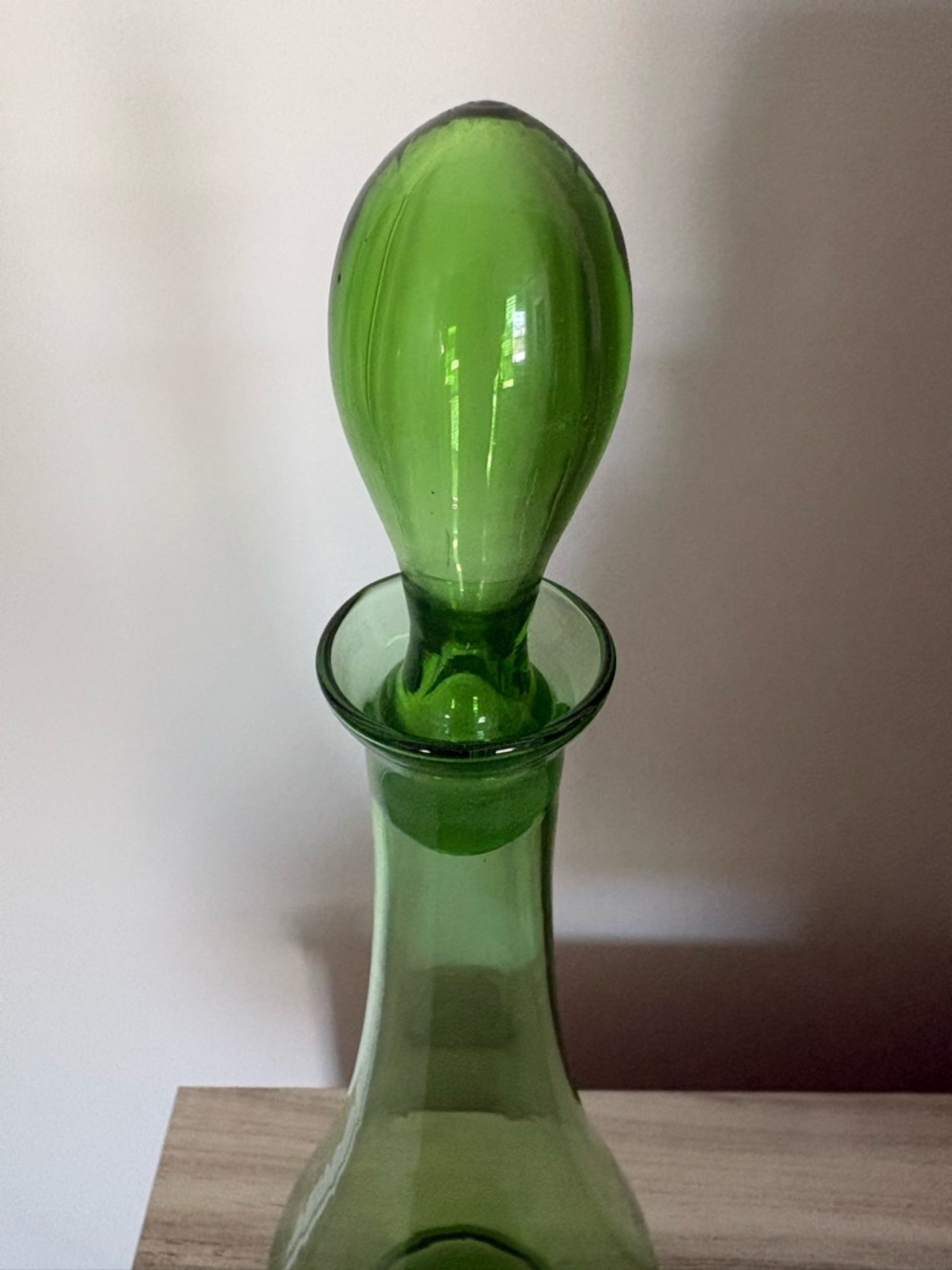 Classic Mid-Century Italian Glass Decanter with Stopper - Avocado Green - Picture 2 of 5